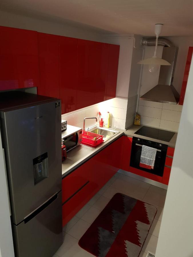 Gold Shadow Apartment *