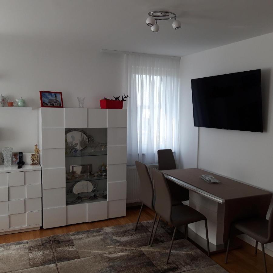 Gold Shadow Apartment *